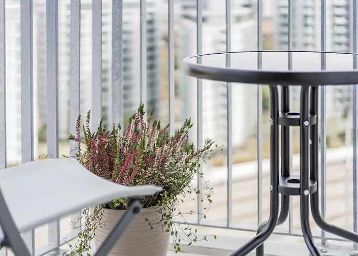 Sky Mit Balkon Apartman *